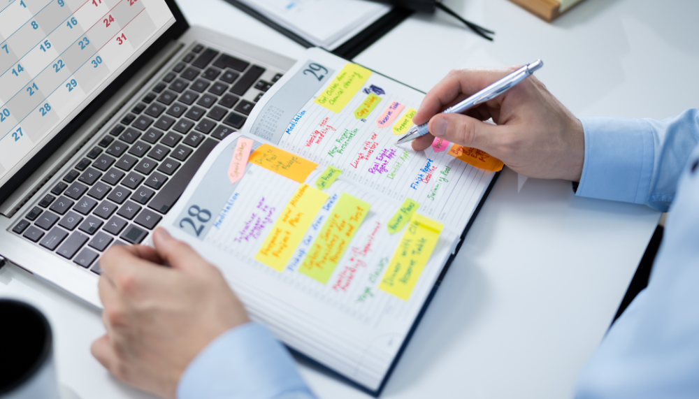personne gerant son agenda