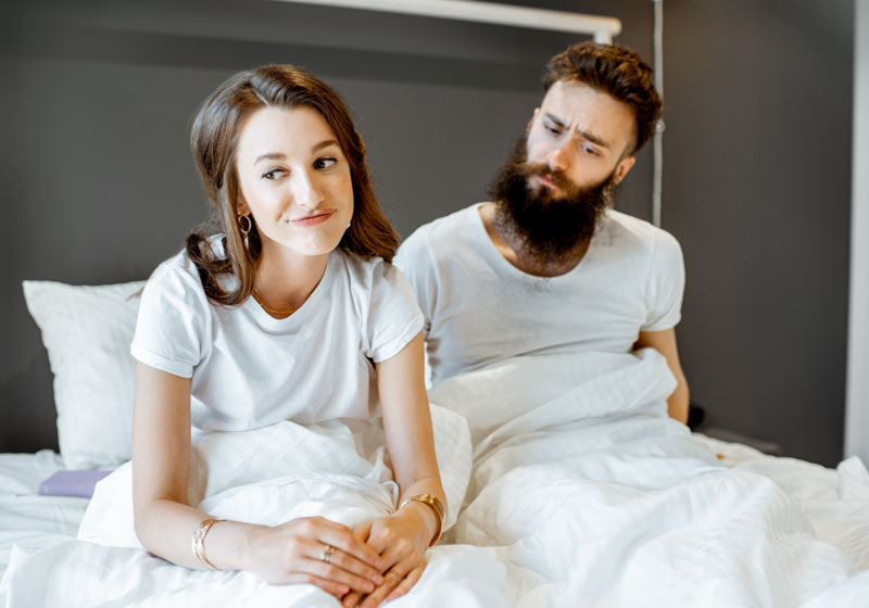 Couple dans le doute et frustré