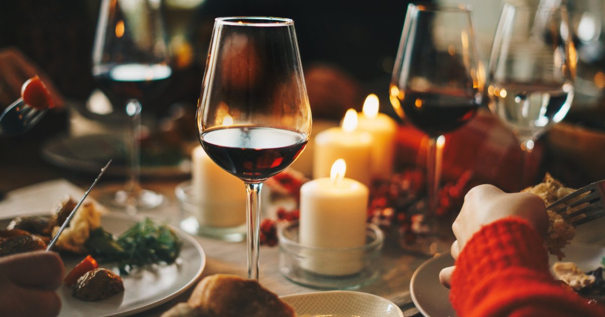 Boire du vin à table : un geste simple qui accompagne les moments partagés 323 d380e62c11188f8d2953076b9363d43f